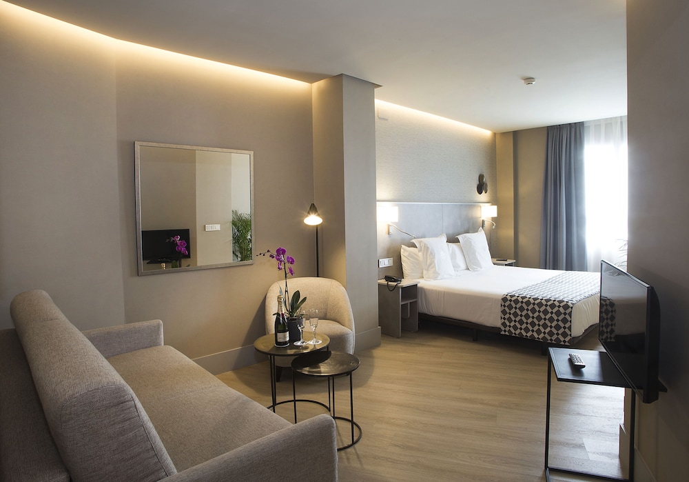 Junior Suite (Triple) - Photo 1