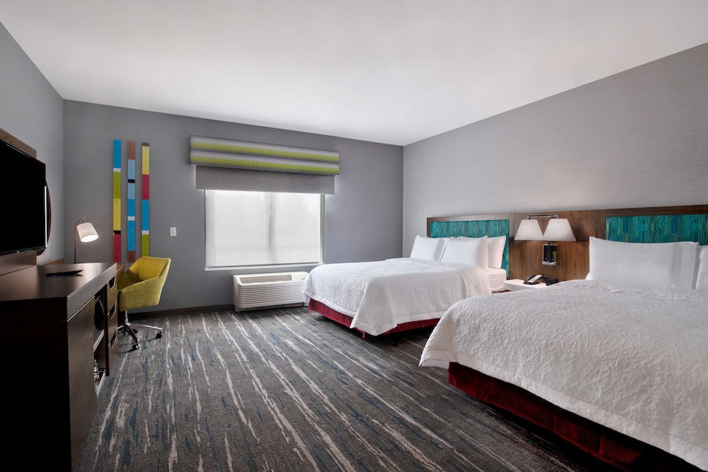 Room, 2 Queen Beds, Accessible, Bathtub - Photo 2
