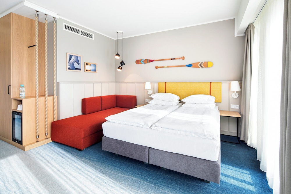 Premium Room, 1 Queen Bed - Photo 9