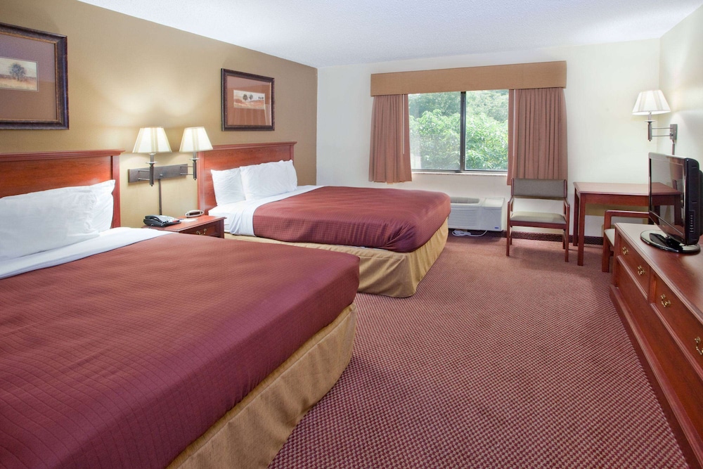 Room, 2 Queen Beds, Non Smoking photo 1