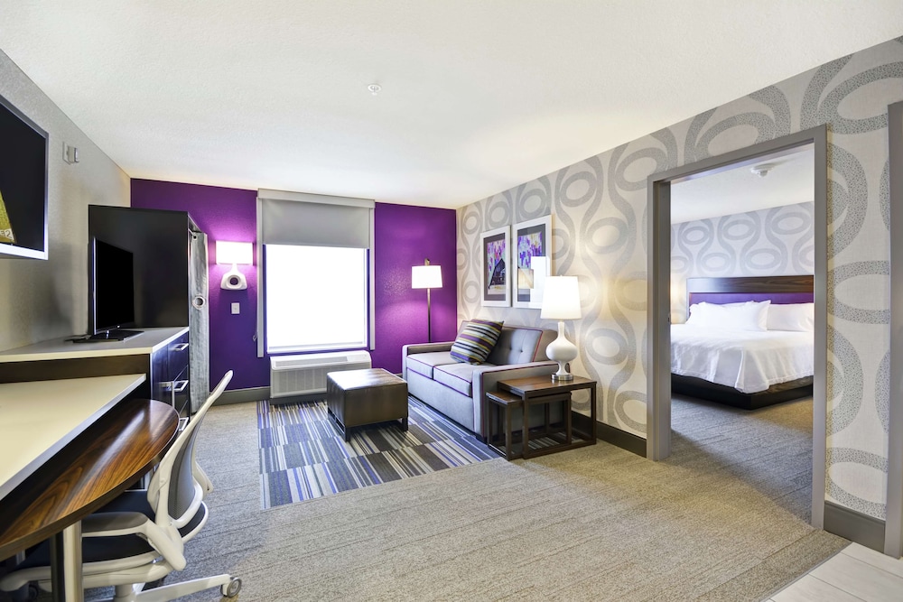 Suite, 1 King Bed, Accessible (Hearing) photo 2
