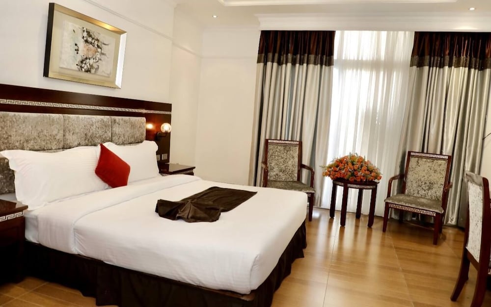 Deluxe Room, 1 Queen Bed, Balcony, City View photo 3