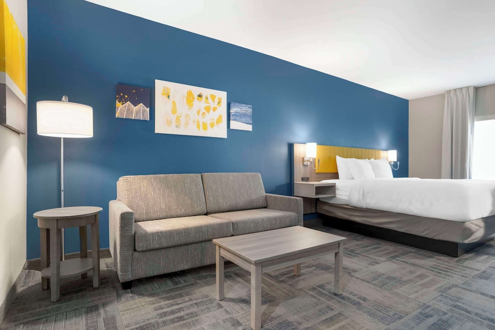 Suite, 1 King Bed, Non Smoking - Photo 1