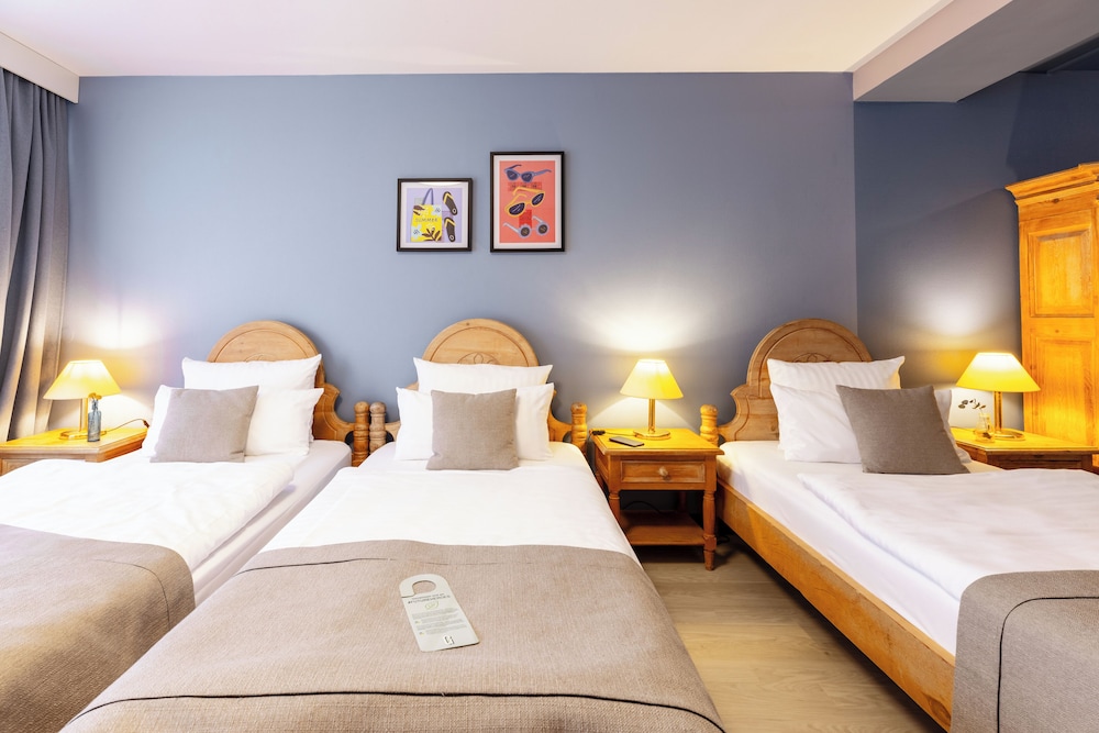 Standard Room, 3 Twin Beds photo 2