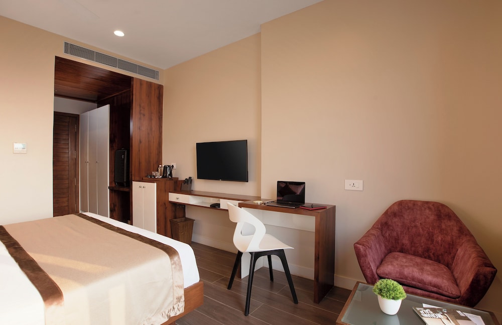 Premium Double Room, Non Smoking, Private Bathroom - Photo 2