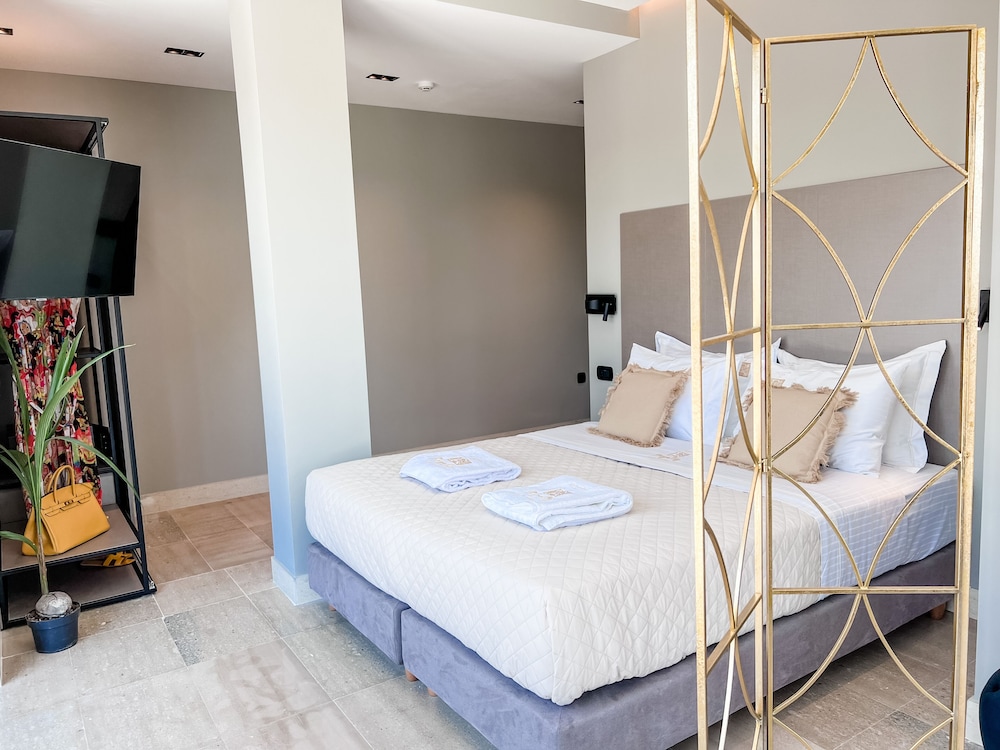Studio Suite (Queen Acropolis View) photo 3