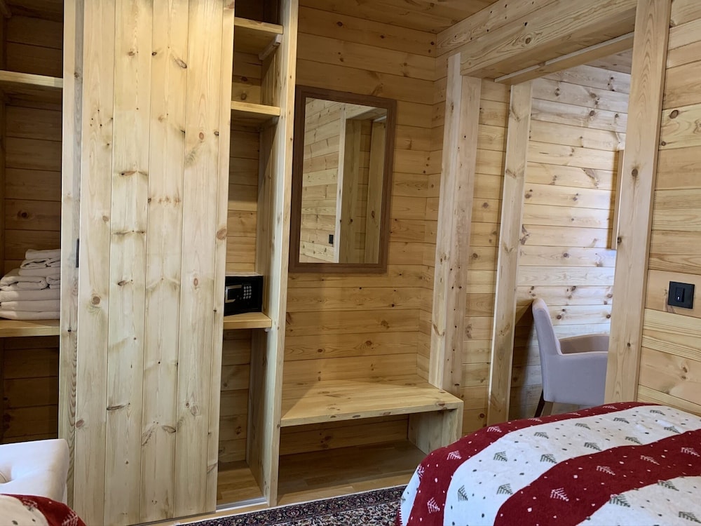 Deluxe Suite - Photo 6