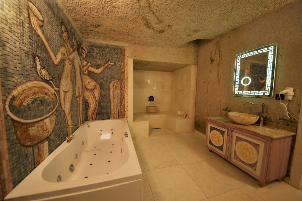 King Double Suite photo 3