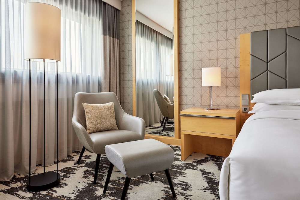 Deluxe Room - Photo 5