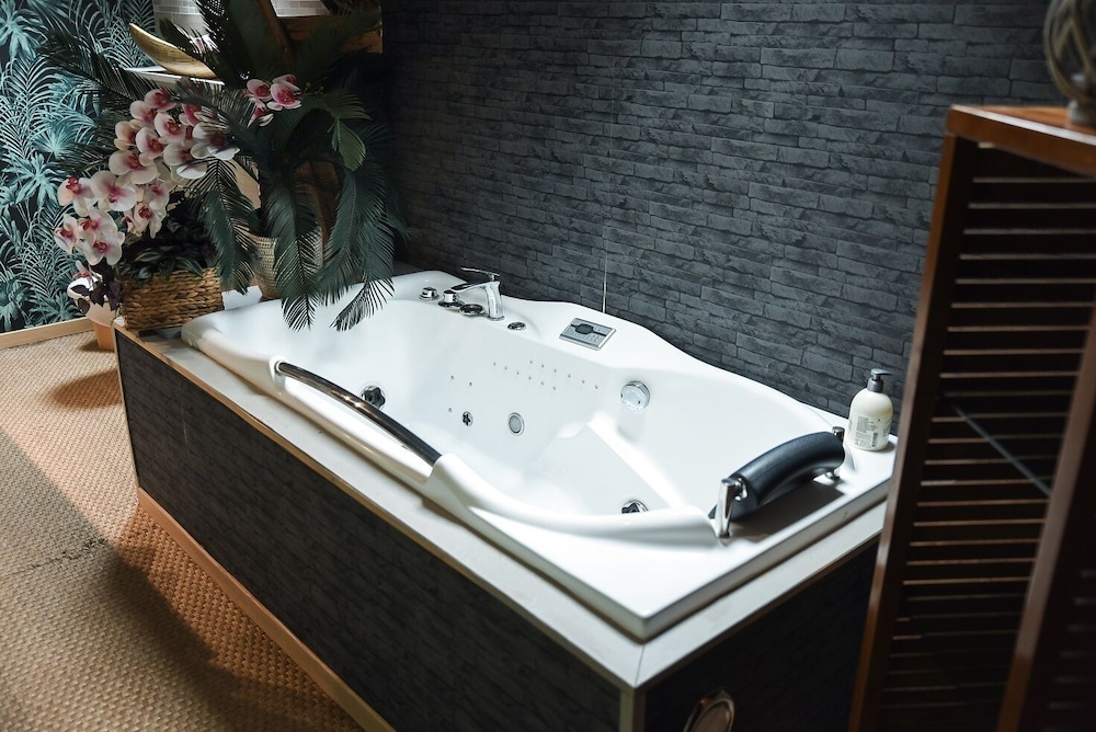 Premium Suite, Hot Tub, Garden View photo 2