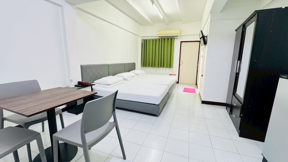 Basic Triple Room, 3 Twin Beds, Balcony, City View