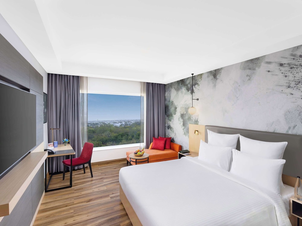 Executive Room, 1 King Bed, Non Smoking, Poolside
