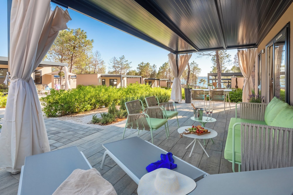 Premium Holiday Home photo 1