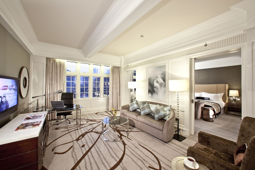 Deluxe Suite - Cathay Building
