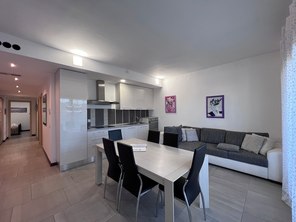 Superior Apartment, 2 Bedrooms, City View, Tower