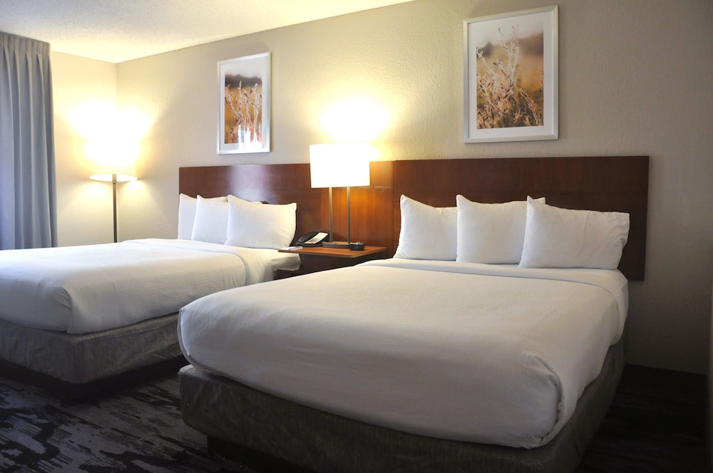 Room, 2 Queen Beds (Hearing Accessible) photo 1