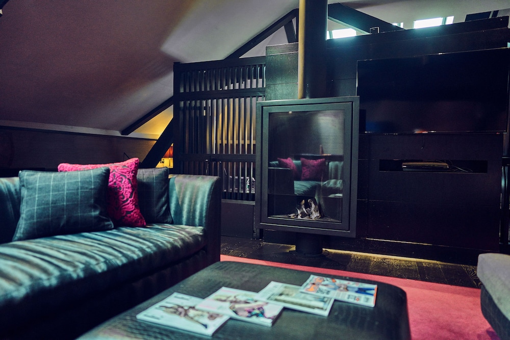 Signature Suite - Photo 6