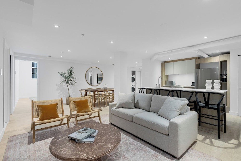 Premium Four-Bedroom with Sofa Bed