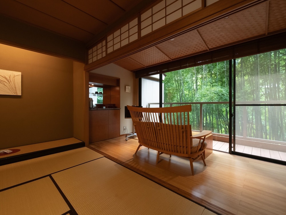 Japanese Room (12.5 Tatami Mat) with Sofa photo 3