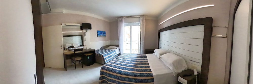 Comfort Triple Room