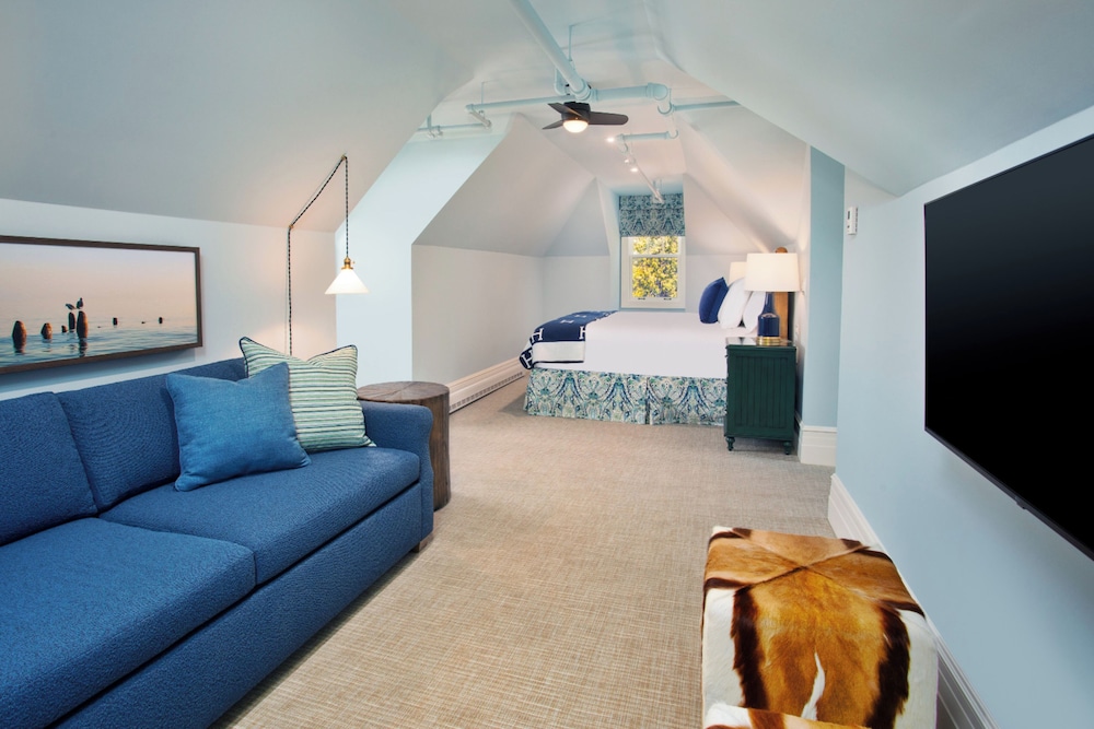 Superior Room, 1 King Bed with Sofa bed photo 3