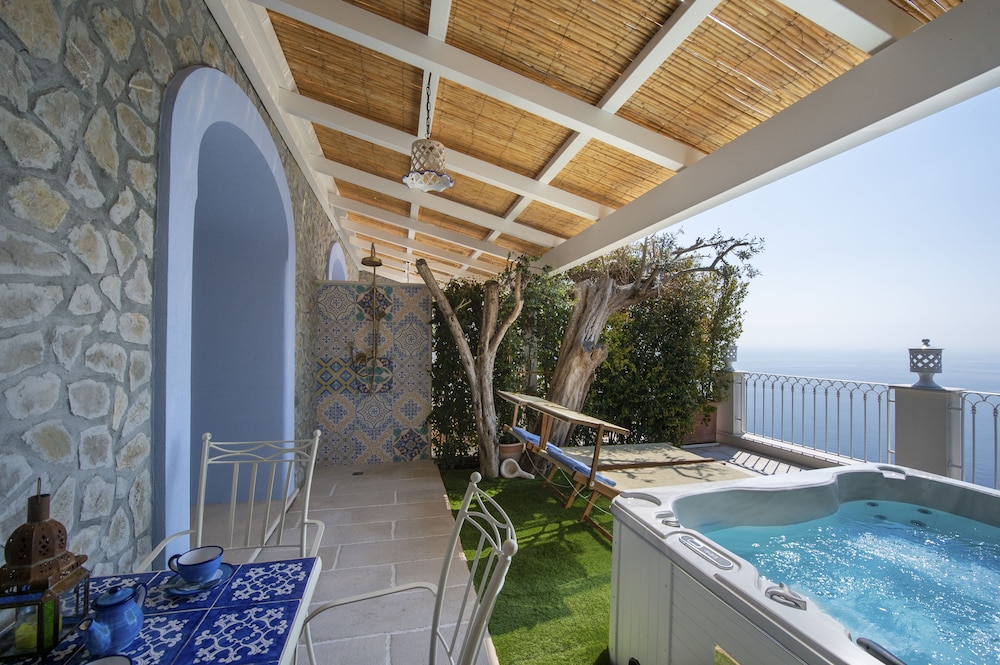 Junior Suite, Hot Tub photo 3