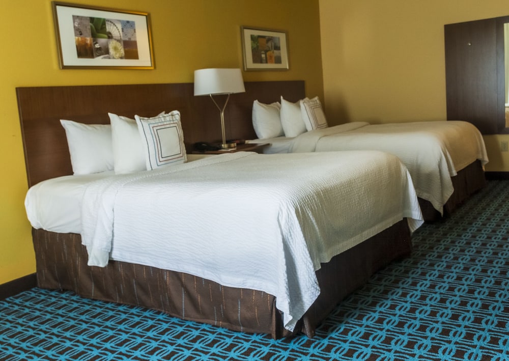 Room, 2 Queen Beds - Photo 4