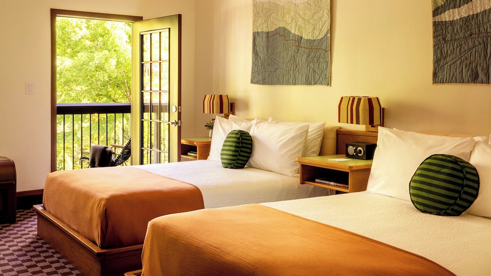 Room, 2 Queen Beds, Balcony