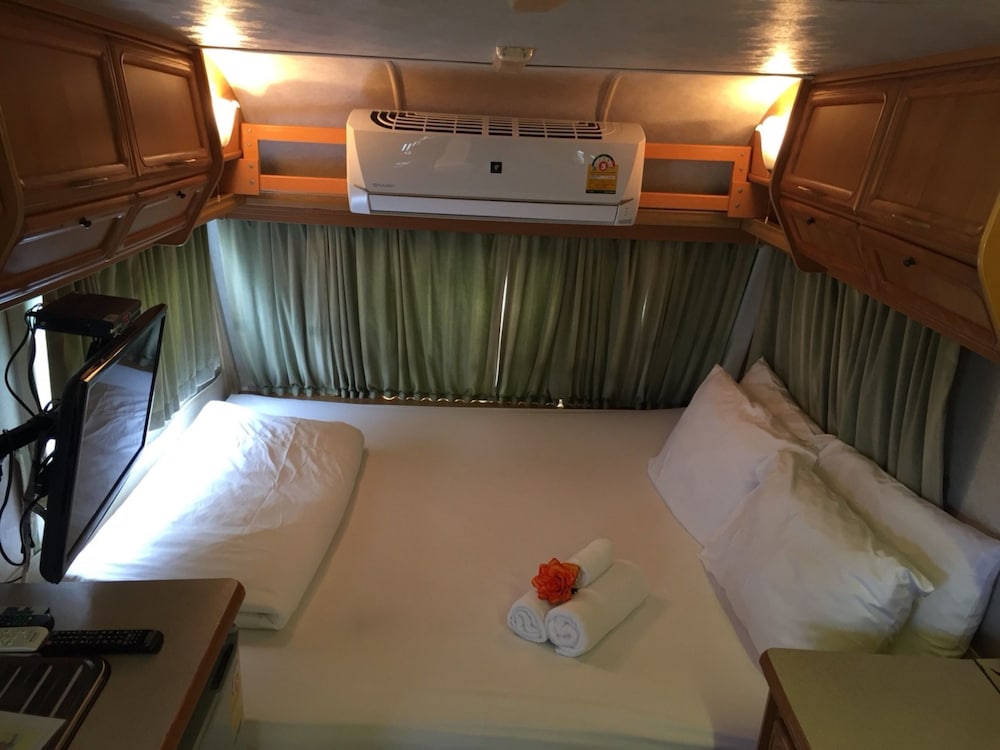 Caravan With Private Pool