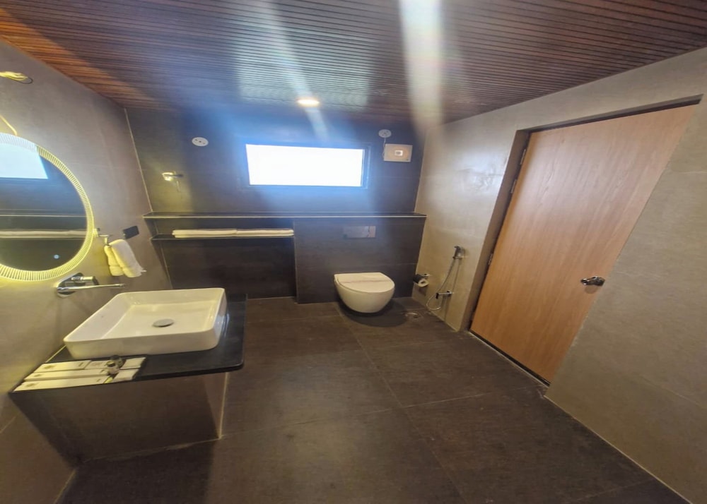 Premium Room - Photo 10