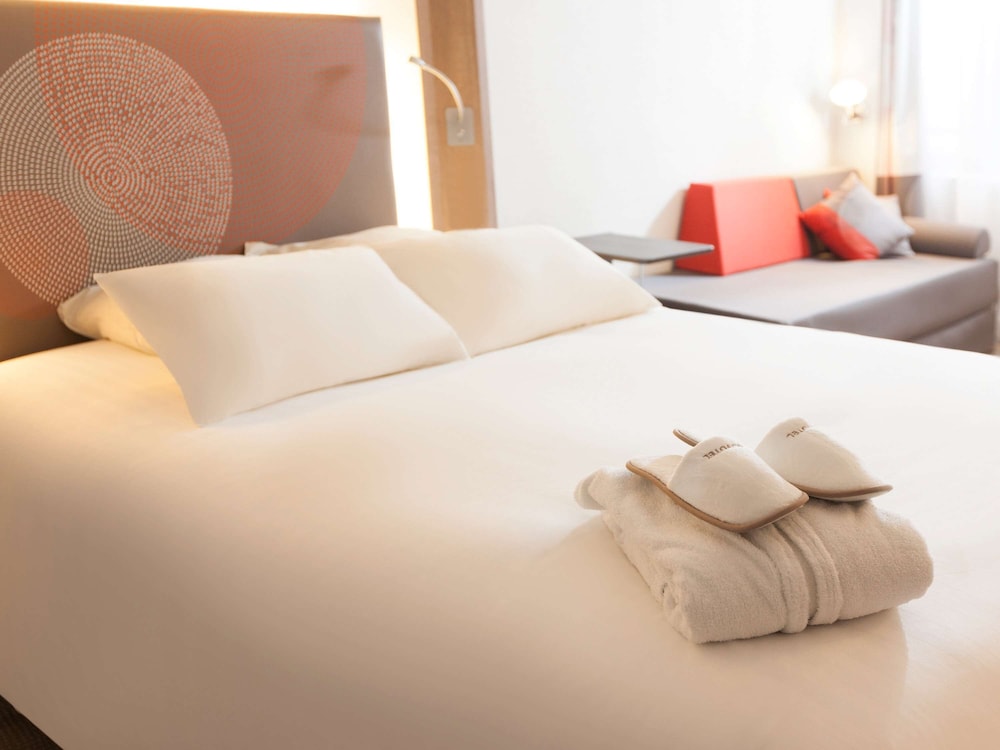 Premium Room, 1 Queen Bed (Executive) photo 3