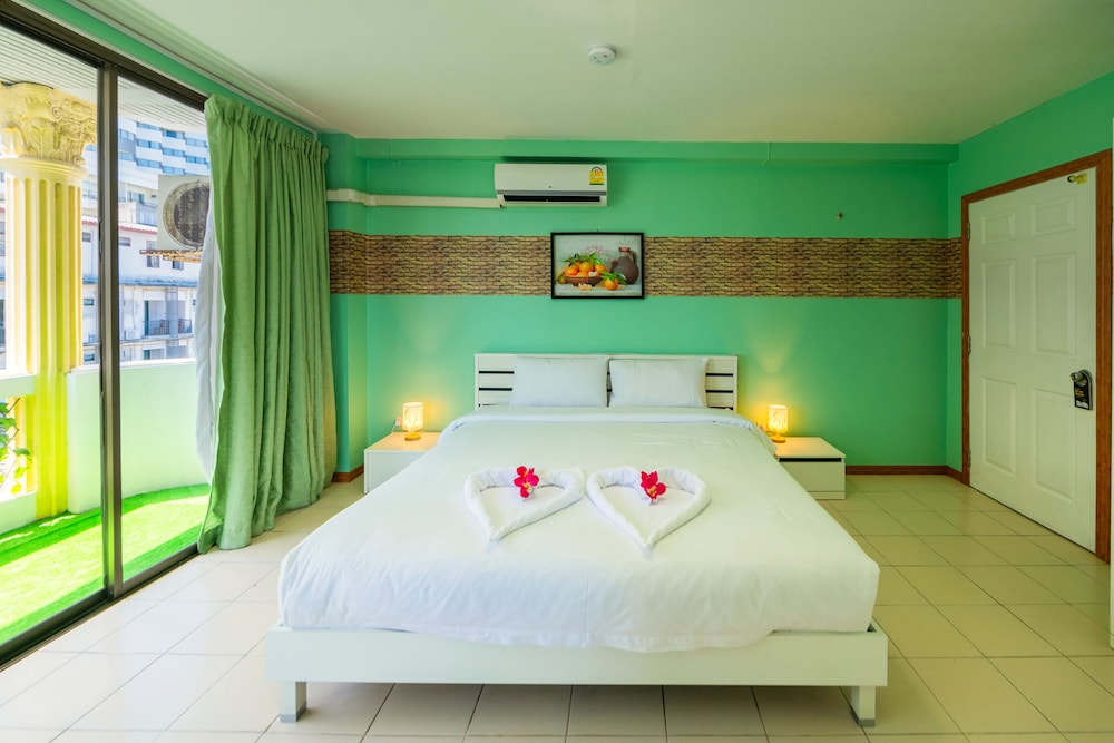 Suite, 1 King Bed, Ocean View - Photo 4