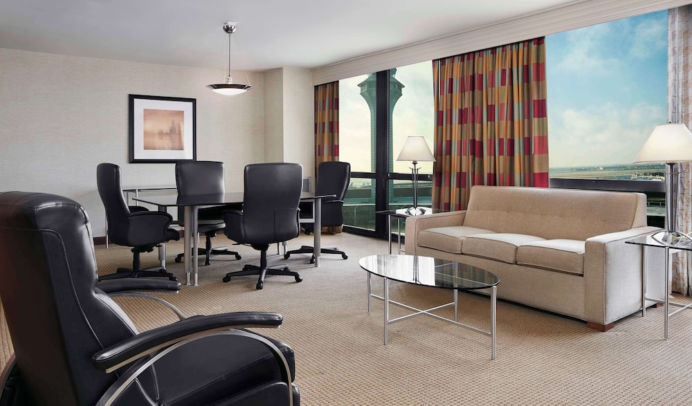 Suite, 1 Bedroom thumbnail 5