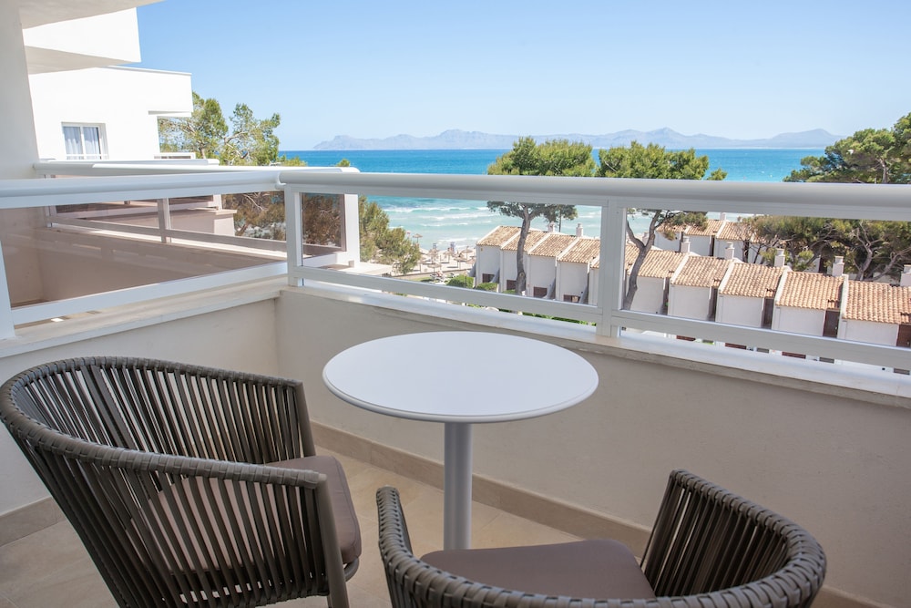 Deluxe Room, Balcony (With Living Room)