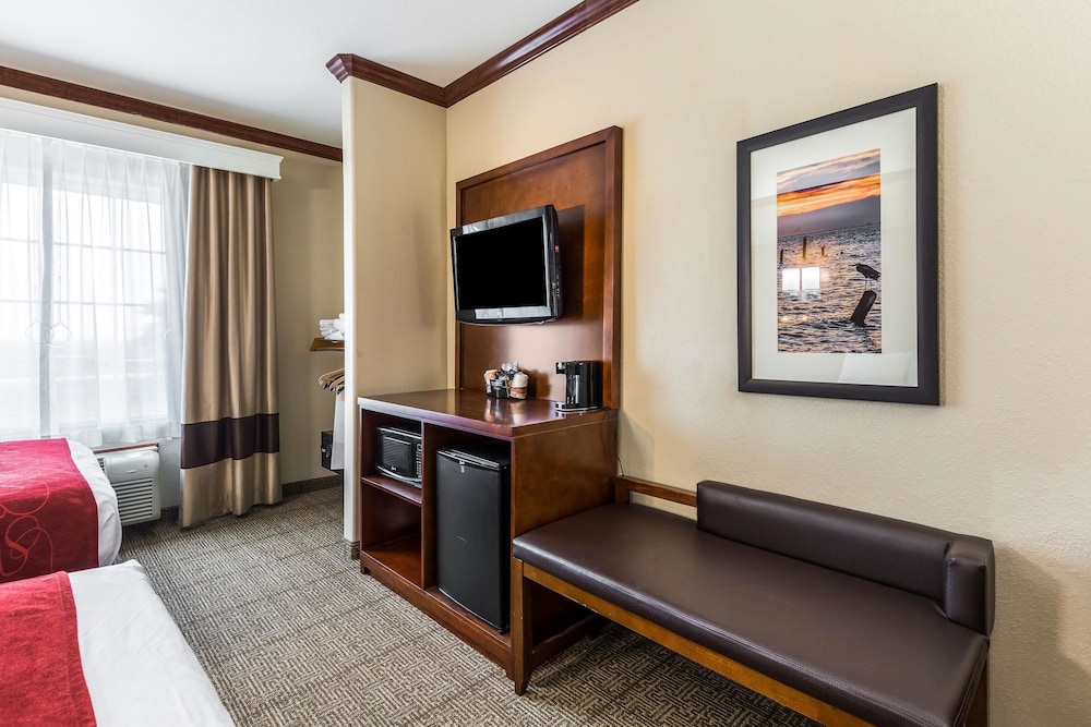Suite, 2 Queen Beds, Non Smoking, Balcony photo 2