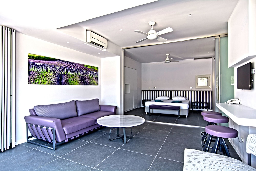 Deluxe Suite, Private Pool (Lavender) photo 3