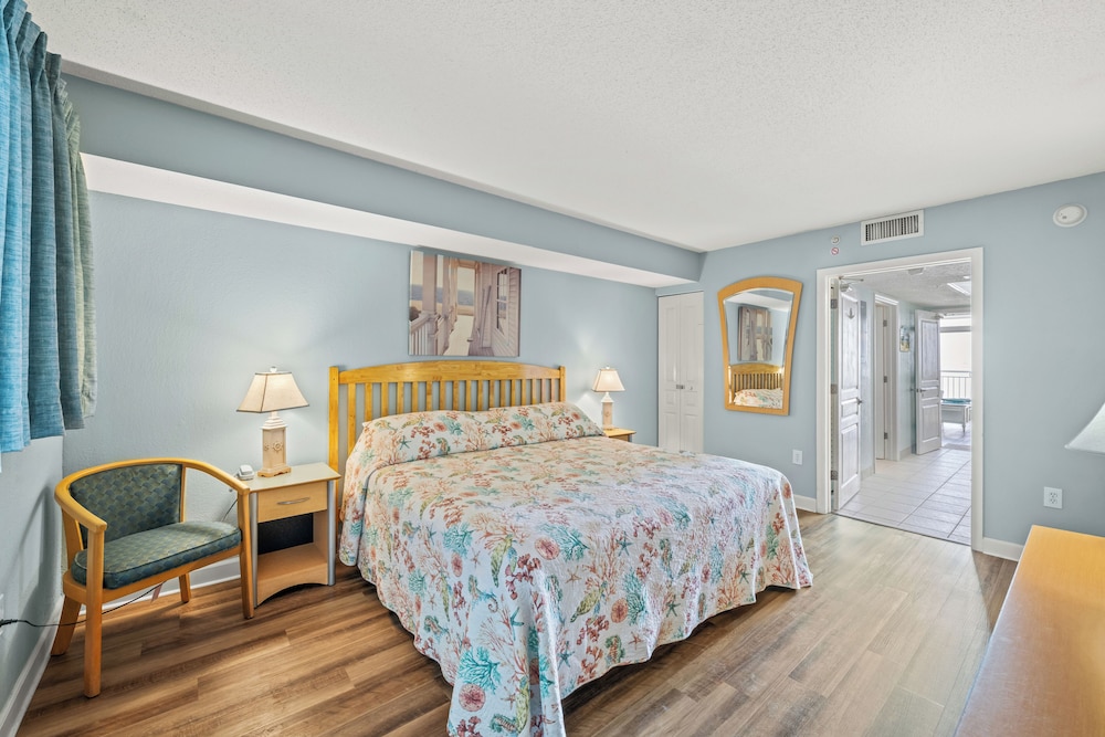 Deluxe Condo, 1 Bedroom, Ocean View, Oceanfront (1903) photo 3