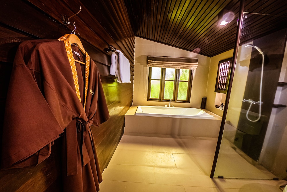 Garden Bungalow (Garden View) - Photo 5