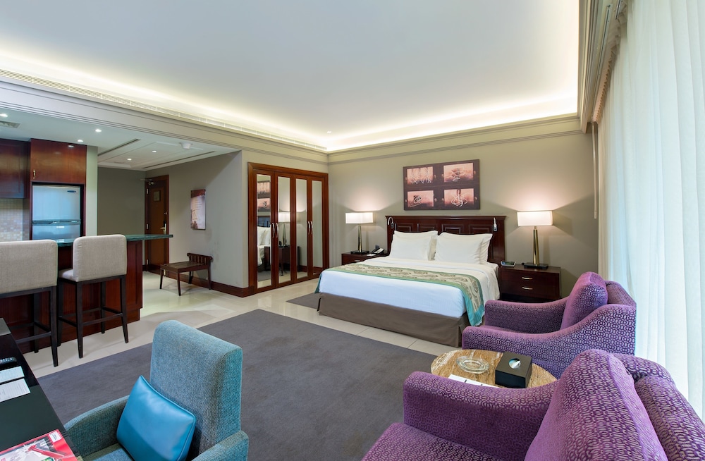 Executive Studio, 1 King Bed, Non Smoking photo 2