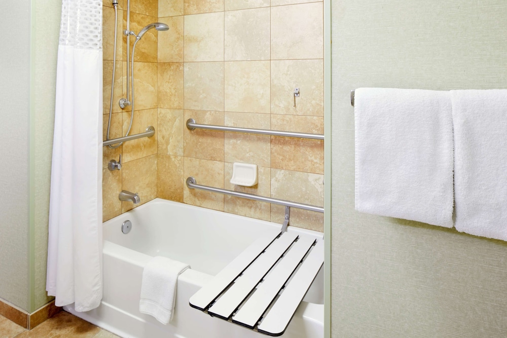 Two Queen Mobility/ Hearing Accessible Tub Non-Smoking - Photo 3