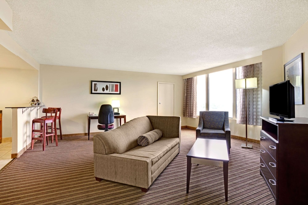 Executive Suite, Non Smoking (2 Double Beds) photo 2