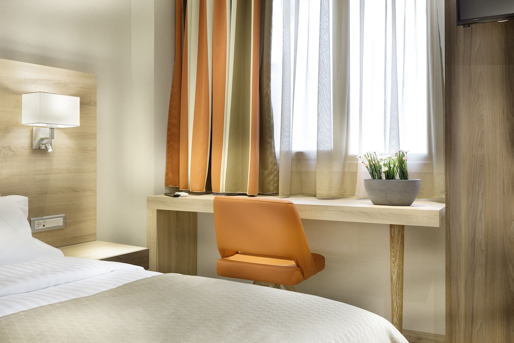 Double or Twin Room photo 3