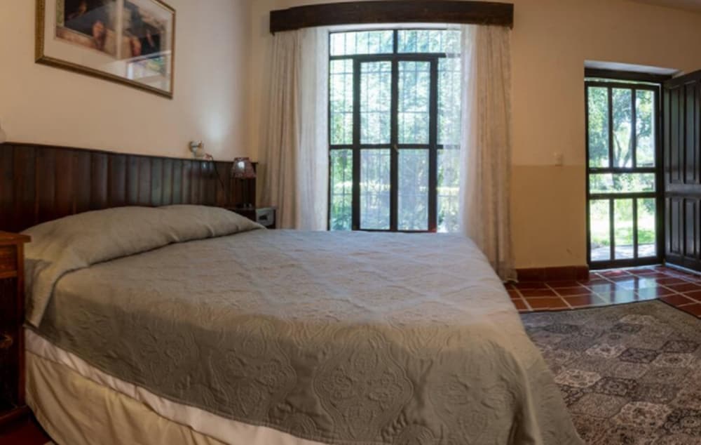 Family Room, 2 Bedrooms, Private Bathroom, Garden View photo 2