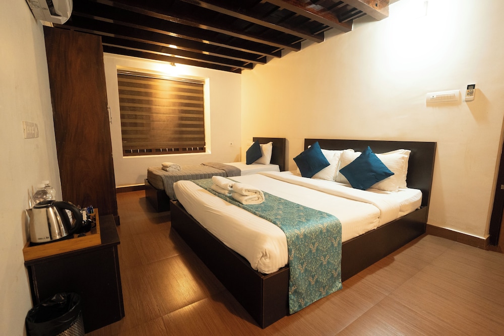Premier Room, Balcony, Hill View