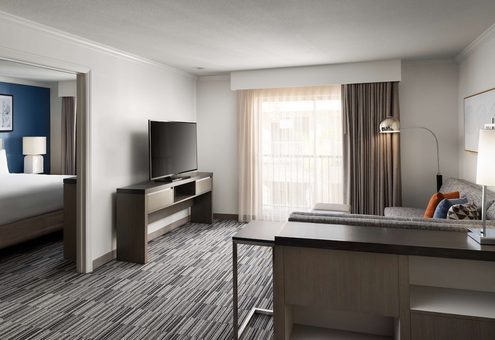 Suite, 1 Bedroom - Photo 2