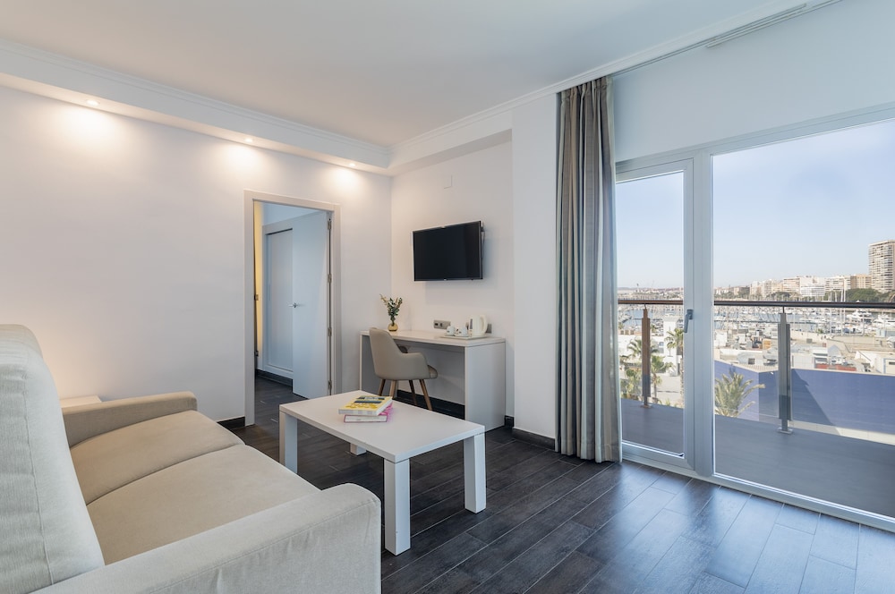 Family Room, Marina View (2+2)