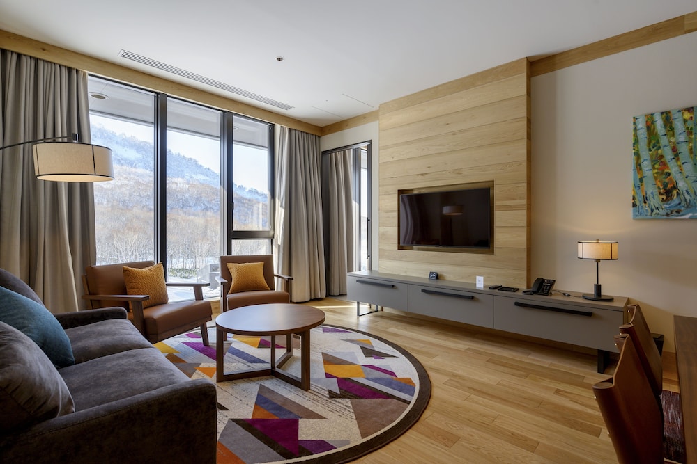 Suite, 2 Bedrooms - Photo 1
