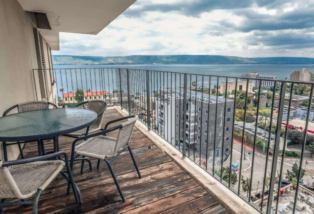 Apartment 32