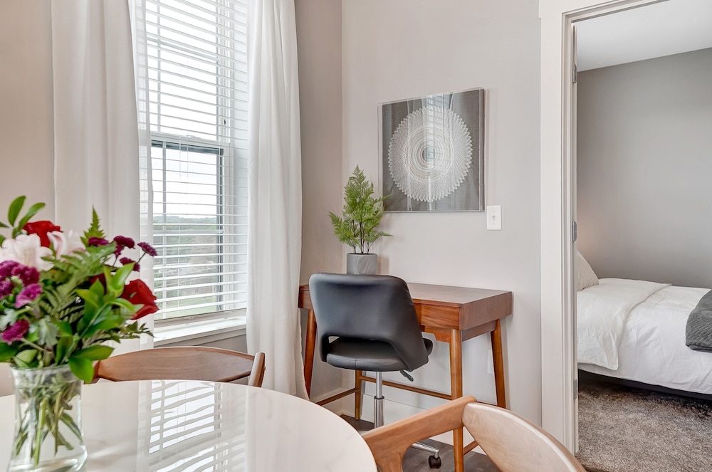 Opulent Corner 2BR Near OSU w Garage Parking, Zdjęcie 29