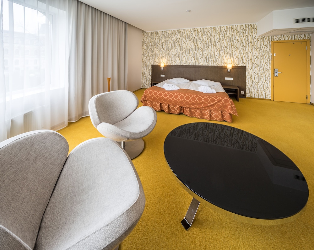 Suite, 1 Double Bed - Photo 9